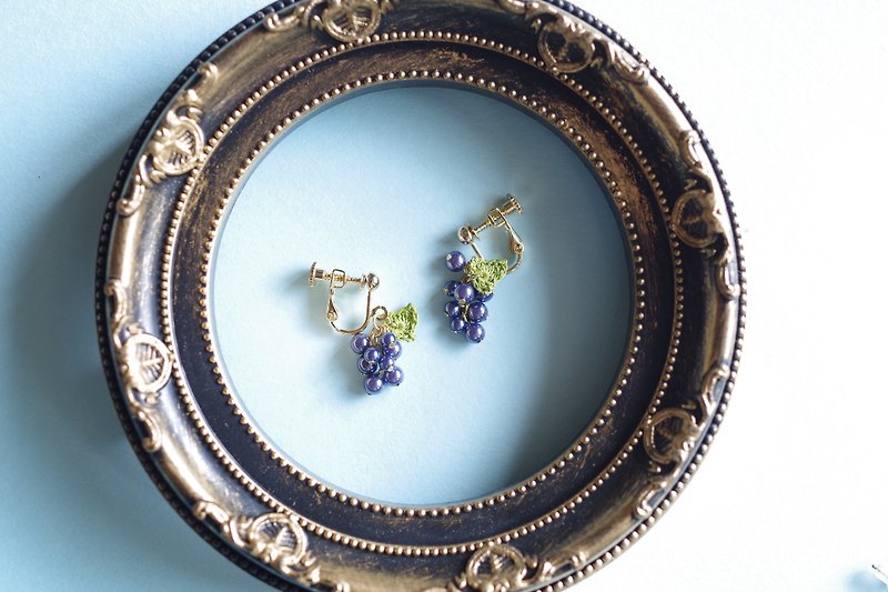 9月 ぶどうのイヤリングまたはピアス ピオーネ - 耳環/耳夾 - 棉．麻 紫色