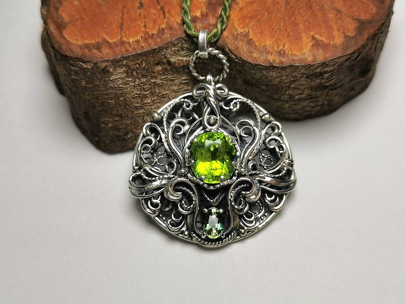 Stone X Green Sapphire Design Handmade Pendant - Necklaces - Gemstone Green