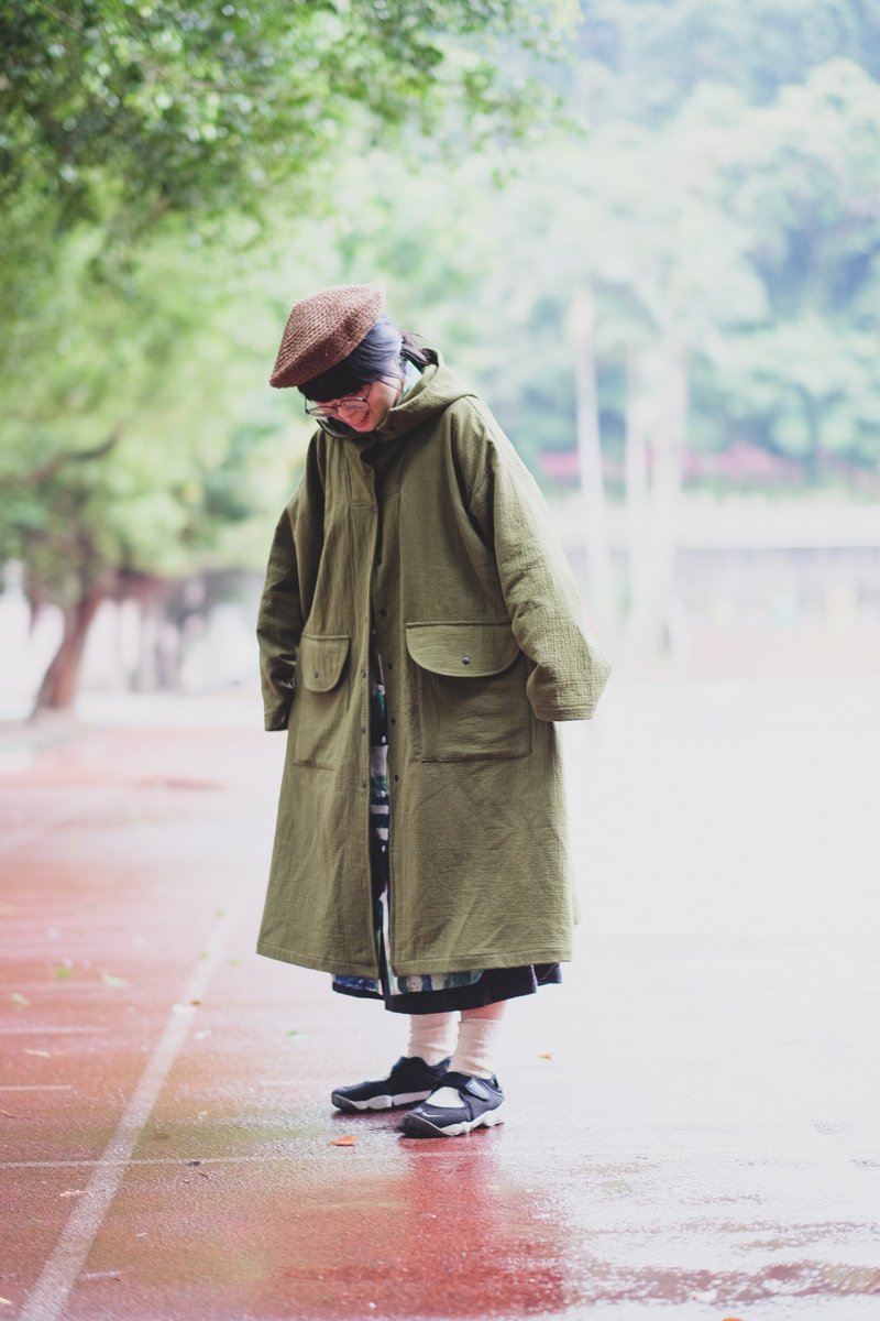 Mustard green cape wide long sleeve hooded long coat - เสื้อผู้หญิง - ผ้าฝ้าย/ผ้าลินิน สีเขียว