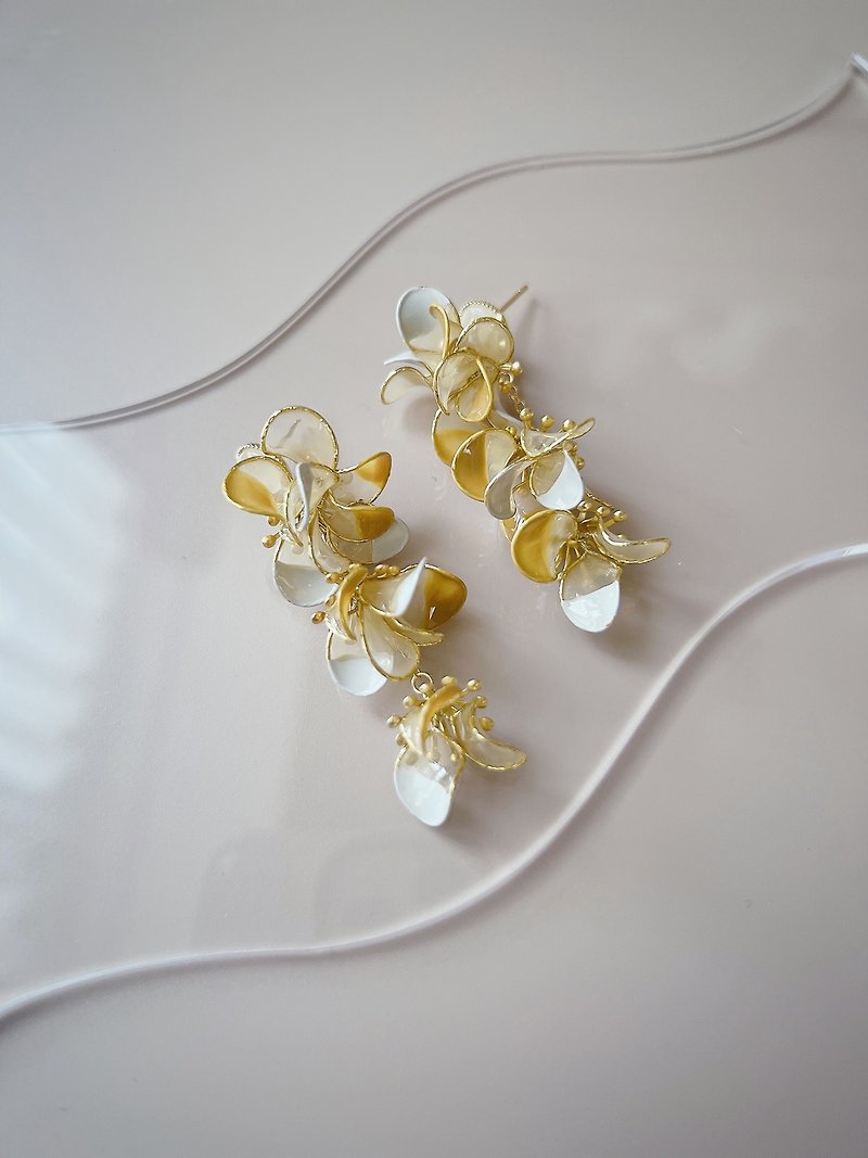 Poplar nectar flower pendant type resin earrings