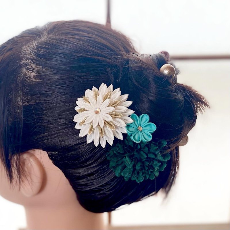 つまみ細工　浴衣用髪飾り　エメラルドグリーン×ダークグリーン - 髮夾/髮圈 - 絲．絹 綠色