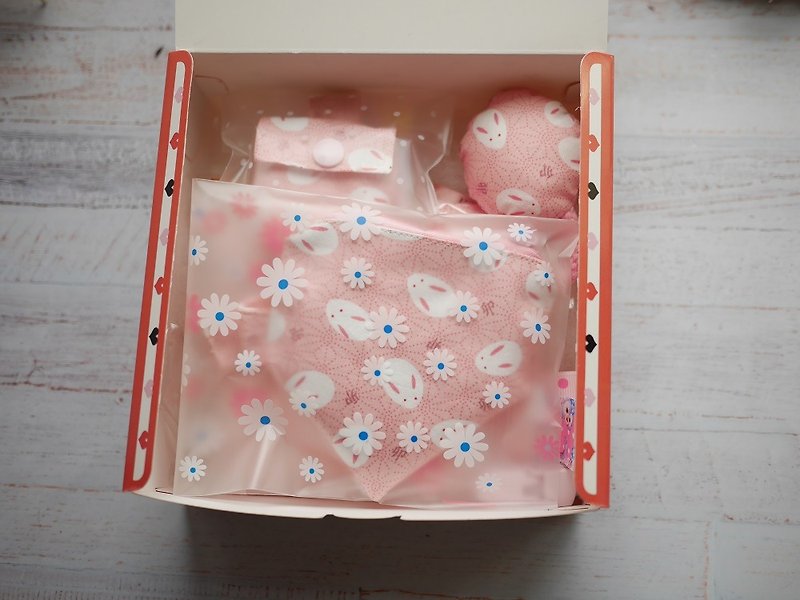 Pink rabbit rabbit moon gift box soothing towel stereo pacifier bag peace symbol bag - ของขวัญวันครบรอบ - ผ้าฝ้าย/ผ้าลินิน สึชมพู