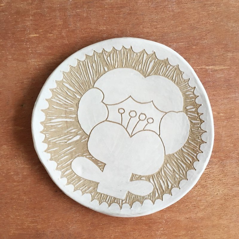 White / plant / flower / snack plate / cake plate / / engraving / hand-carved / hand-painted / flat plate / tray / tray - จานเล็ก - ดินเผา ขาว