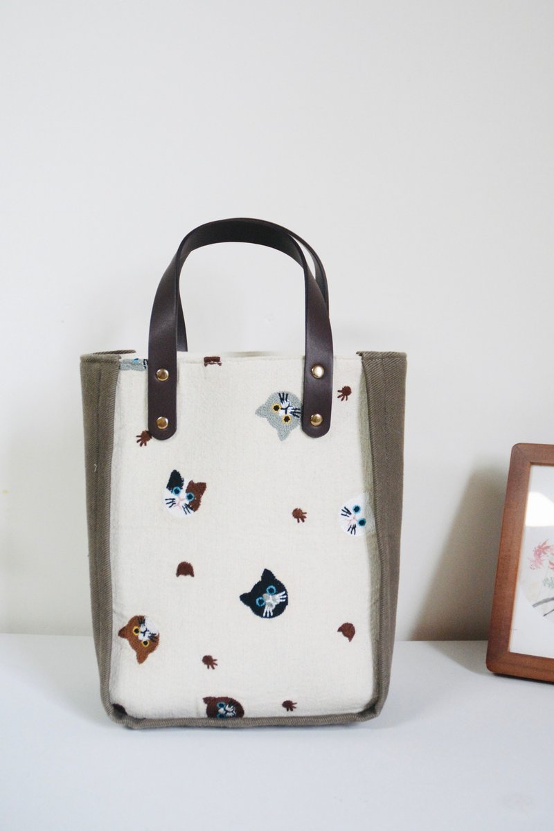 【福袋】手工製作刺繡布藝貓咪手提包 - 手提包/手提袋 - 棉．麻 銀色