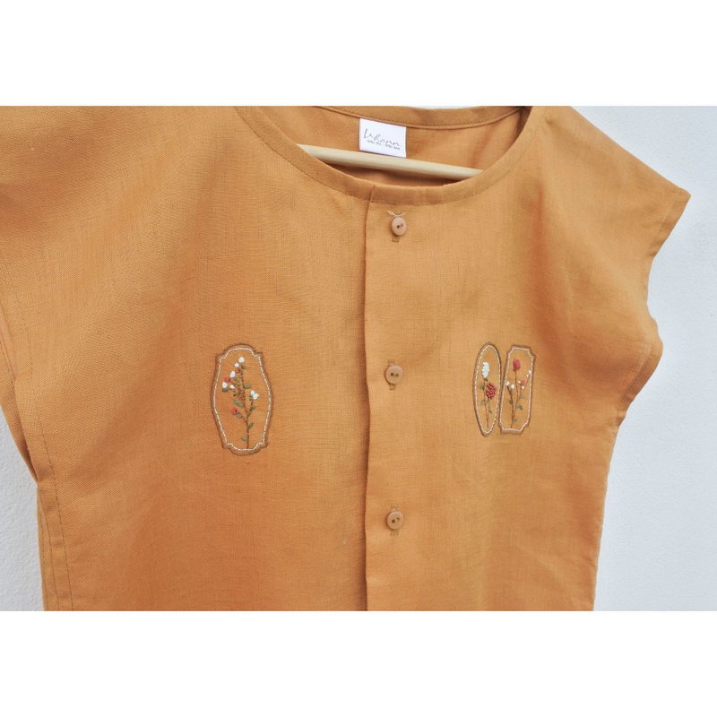 Embroidery | Linen | Round neck shirt yellowish brown - 女上衣/長袖上衣 - 棉．麻 咖啡色