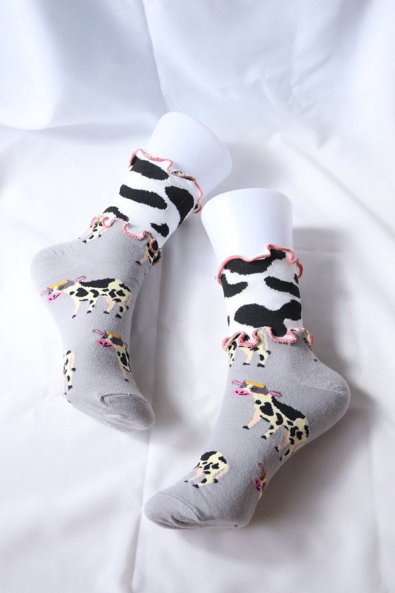 グレー×ピンク　牛　カラフルメロウソックス 派手靴下 個性的 22.5〜25 女性靴下 socks - 襪子 - 其他材質 灰色