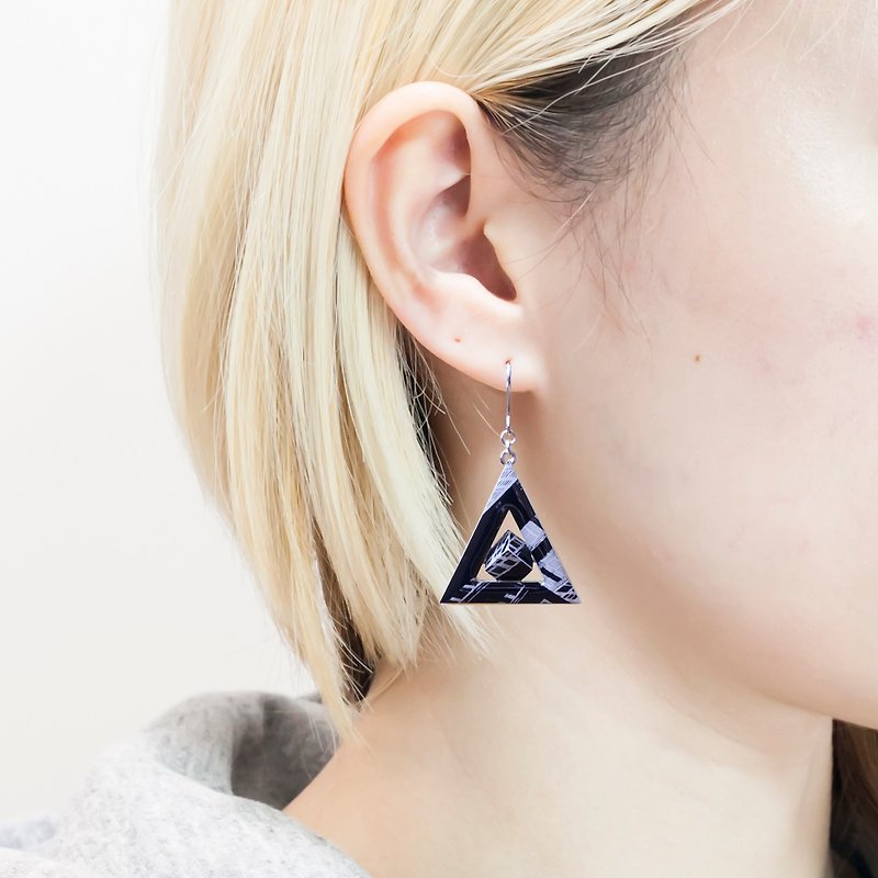 triangle cube mini earrings/ Clip-On(black)