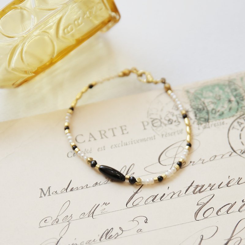 古典黑瑪瑙珍珠設計黃銅手鍊 - 手鍊/手鐲 - 寶石 黑色