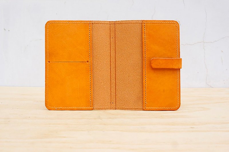 新革の輕便式護照夾 (可客製刻字) - 護照夾/護照套 - 真皮 橘色