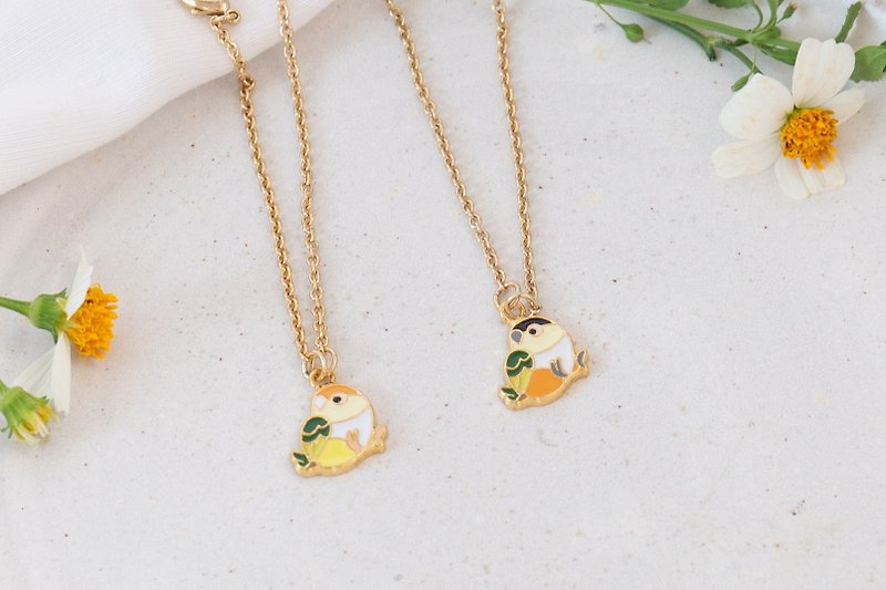 Xuanfeng Badankeke green embroidered eye sparrow necklace bird parrot birthday gift carton packaging - Necklaces - Enamel Multicolor