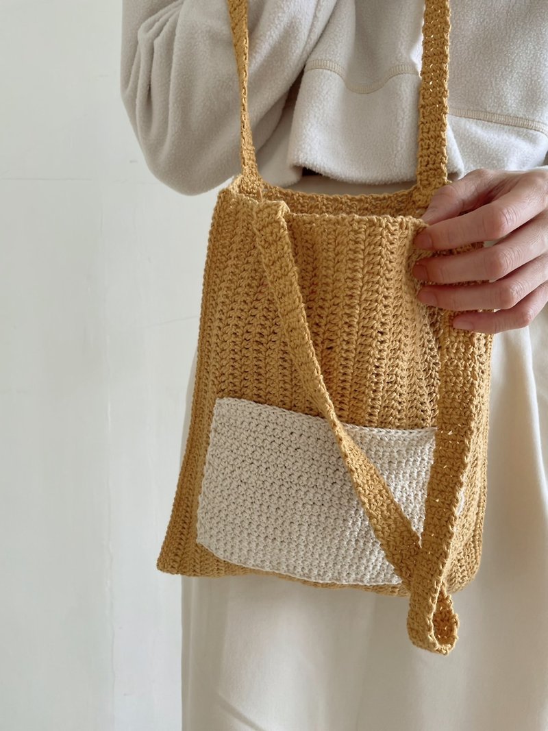 One pocket shoulder bag/woven bag - กระเป๋าแมสเซนเจอร์ - ผ้าฝ้าย/ผ้าลินิน 