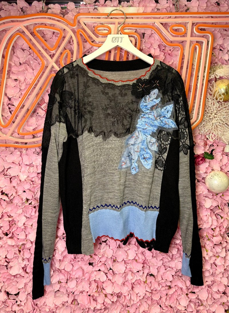 OTT•只此一件 日系假兩件藍灰色刺繡機花撞色不規則毛衣上衣 - 女上衣/長袖上衣 - 羊毛 藍色