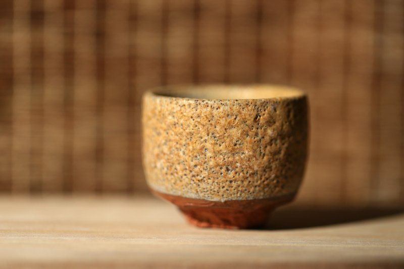 Ash Glaze | Pottery Tea Cup with Gardenia yellow - ถ้วย - ดินเผา สีเหลือง