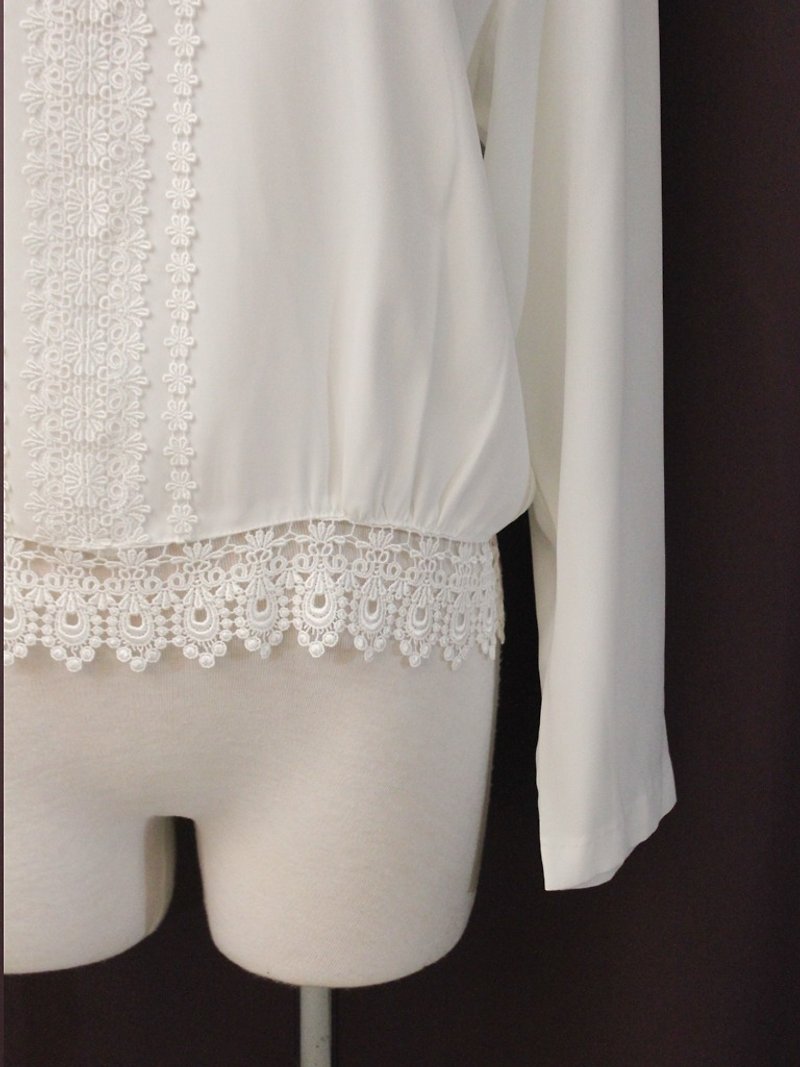 復古日本製花朵刺繡蕾絲下襬圓領白色寬鬆長袖古著襯衫 - 恤衫 - 聚酯纖維 白色
