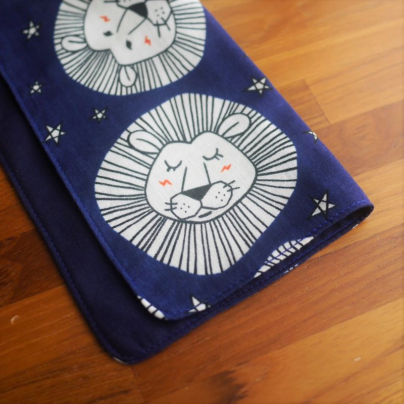Limited custom-made model = Japanese double gauze handkerchief = childlike style = Variety Lion King = dark blue (2 colors in total)