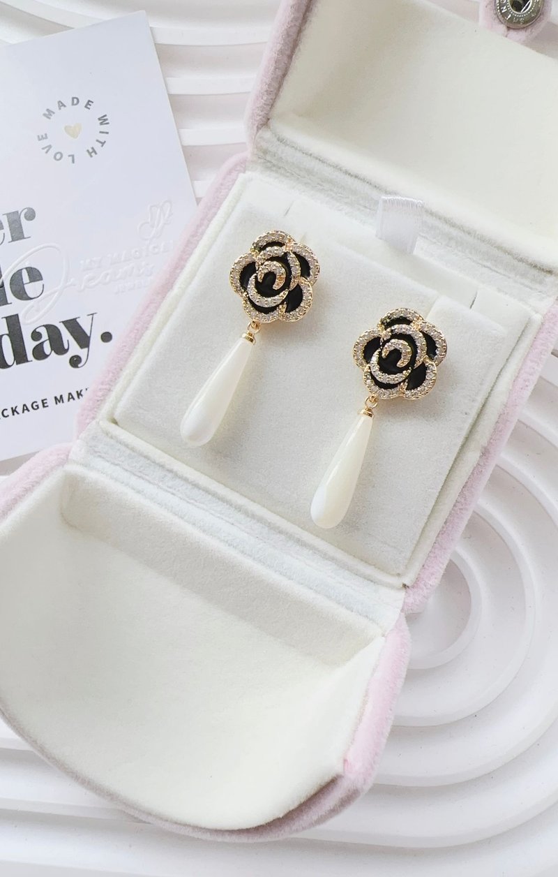 Rose Swarovski Pearl Water Drop Dangle Earring - 耳環/耳夾/耳骨夾 - 其他材質 白色