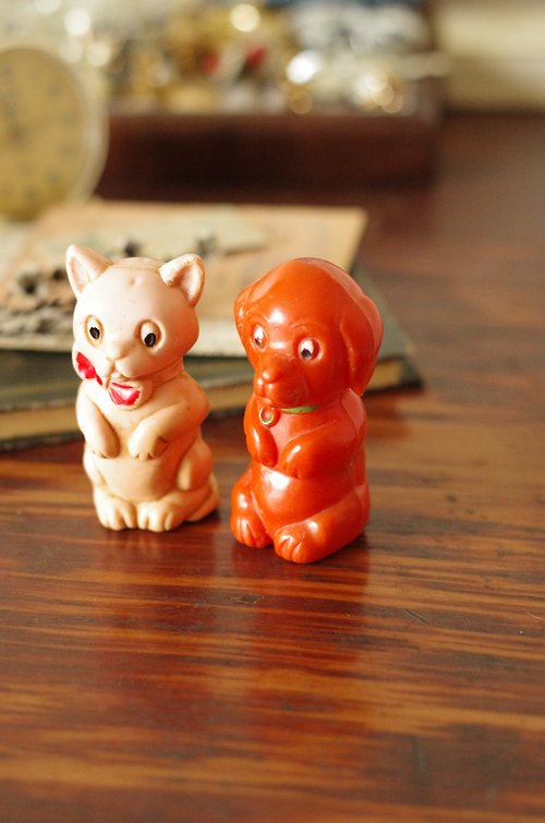 金銀寶貝 古董英國製老塑料貓狗玩具 W855