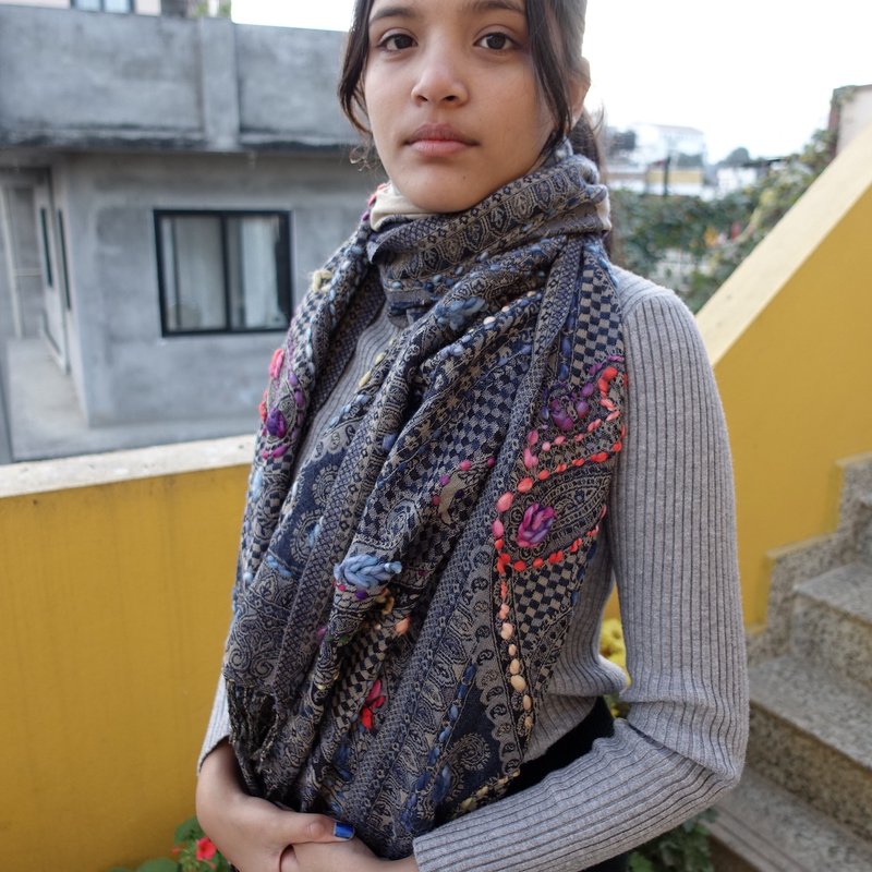 【Off-season sale】手工刺繡・水煮羊毛披肩圍巾・居家掛毯 - 圍巾/披肩 - 羊毛 藍色