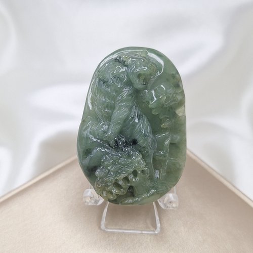 緣圓翡翠 冰潤油清帶藍飄花上山虎 | 天然緬甸玉A貨翡翠