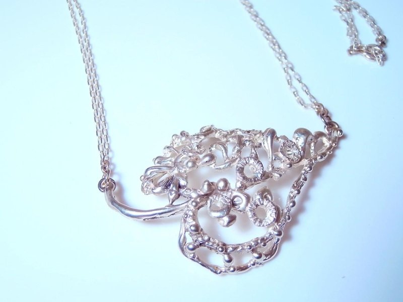 Leaf pendant - Necklaces - Other Metals 