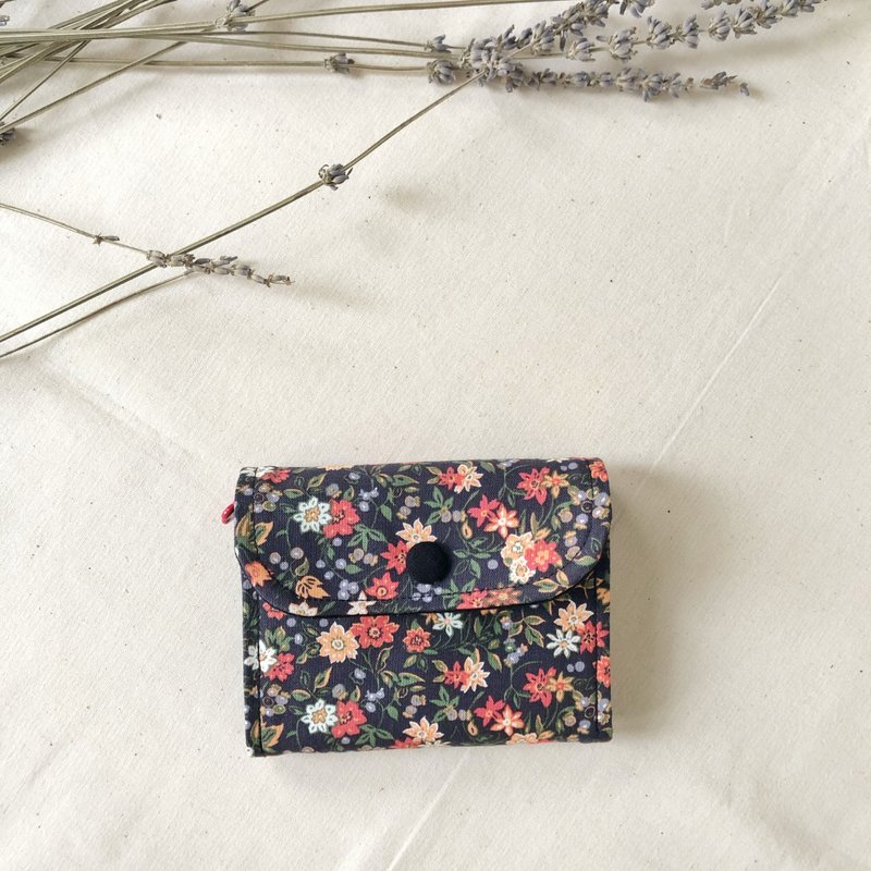 *Handmade by Mianhuatang*Black small flower three-layer magnetic buckle coin purse - Coin Purses - Cotton & Hemp Black