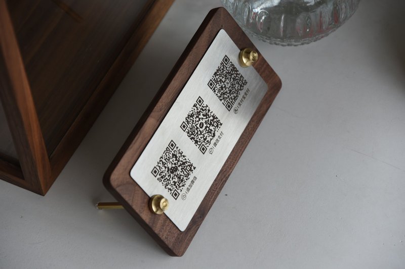 Customized QR code standing card table card stand North American black walnut + brass beauty - ของวางตกแต่ง - ไม้ 