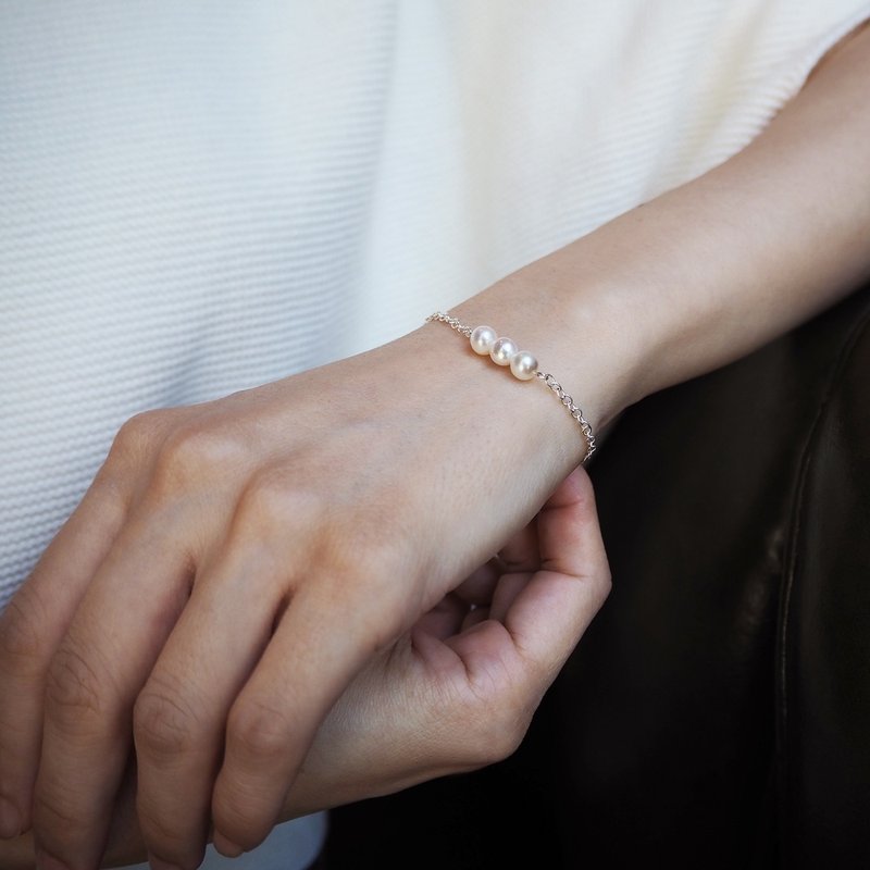 rain pearl bracelet_落雨珍珠手鍊 3顆珍珠 淡水養殖 天然珍珠 - 手鍊/手環 - 銀 銀色