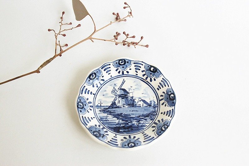 【Good day fetus】 Dutch VINTAGE scenery hand-painted ceramic small hanging plate - Small Plates & Saucers - Pottery Blue