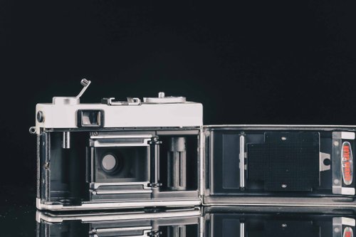 ❁極美品❁ KONICAコニカC35 フラッシュマチック フィルムカメラ Konica（コニカ）C35 フラッシュマチック ブラック | 新宿の稀少