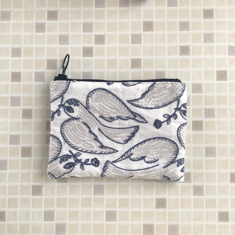 mina perhonen handmade bird pattern mini pouch small size following day white - Toiletry Bags & Pouches - Cotton & Hemp White