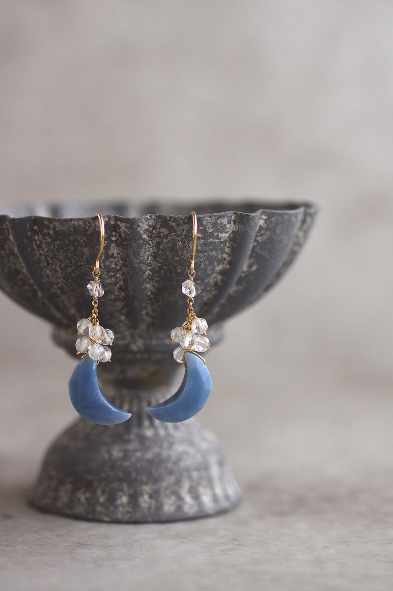 14kgf-ブルーオパールの月のピアス - ピアス・イヤリング - 半貴石 ブルー