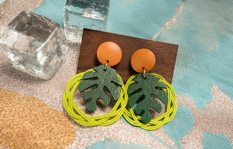 Turtle Mizuhiki Hoop Earrings - ต่างหู - ไม้ สีเขียว