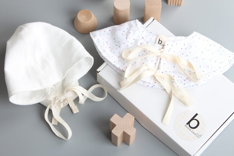 特選寶寶禮品盒 手工小帽子 小圓點嬰兒口水肩 領圍兜衣領 彌月禮 - 滿月禮物 - 棉．麻 白色