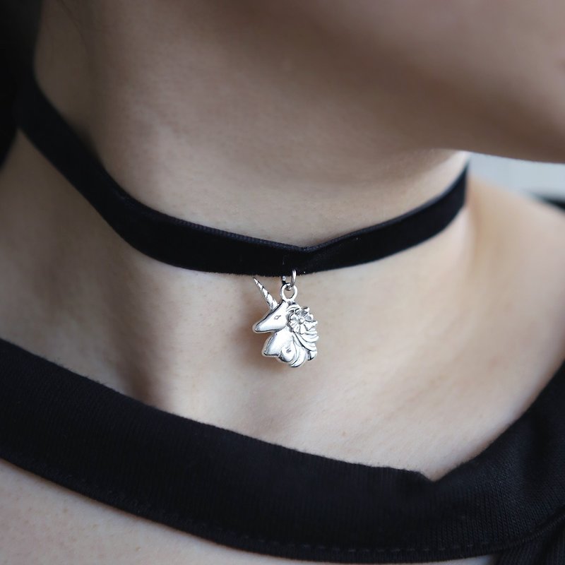 Unicorn Choker, Unicorn Pendant, Unicorn Charm, Unicorn with tiny flower, Black Velvet Choker - Necklaces - Other Metals Black
