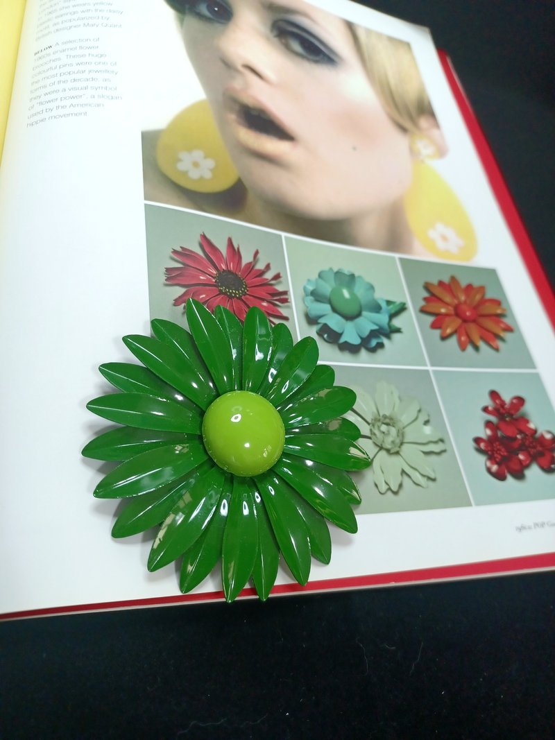 vintage jewelry 古董典雅大綠琺瑯花 別針 - 胸針 - 其他金屬 