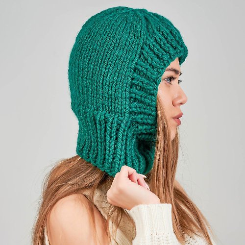 MacAlice Knitted balaclava. Emerald color