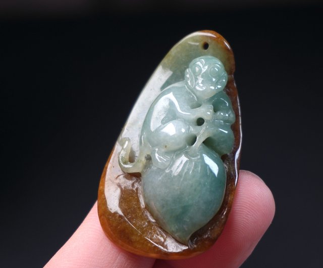 稀少翡翠彫刻 手彫り 三彩翡翠 巧彫 猿と桃 | 天然ミャンマー産翡翠A貨 | ギフト - ショップ