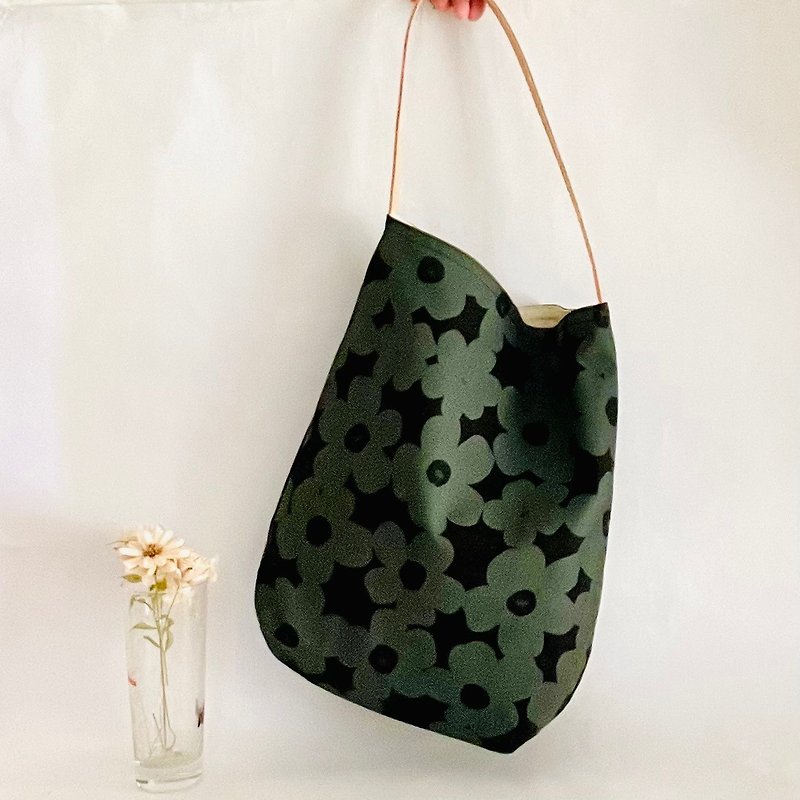 Poppy single leather strap/cotton web shoulder bag. Inner pocket with 4 compartments. Japanese design cloth - Messenger Bags & Sling Bags - Cotton & Hemp Black