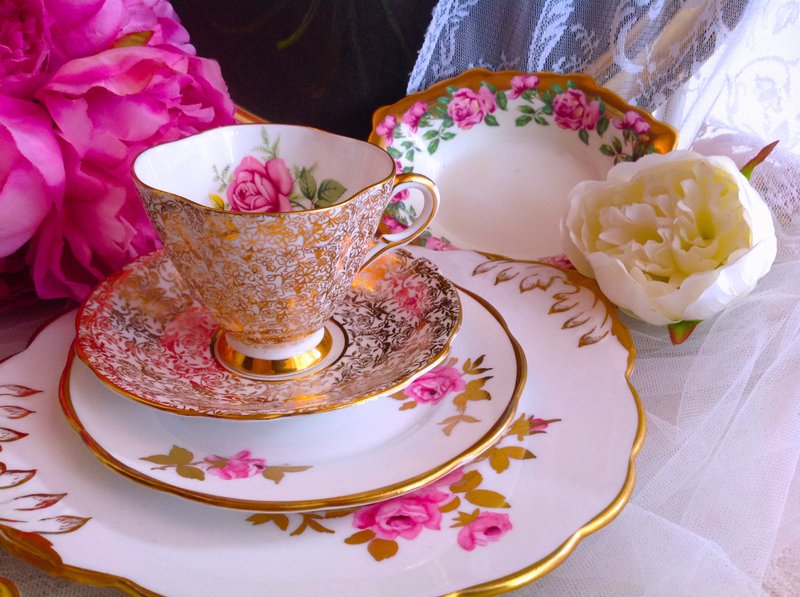 ♥ ♥ Annie crazy Antiquities British bone china 1950 Windsor pink rose 22k Jin Leisi lace flower cup two groups - New Stock - Teapots & Teacups - Porcelain Gold