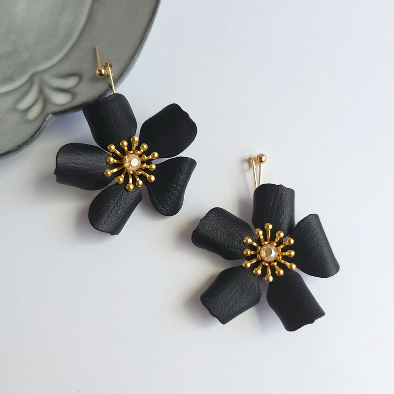 Leather Series-Yelan Huajing Earrings/ Clip-On - ต่างหู - หนังแท้ สีดำ