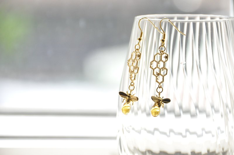 armei 『甜蜜蜜』採蜜 耳環 『My Honey』 Honeycomb Honeybee earrings - 耳環/耳夾 - 其他金屬 金色