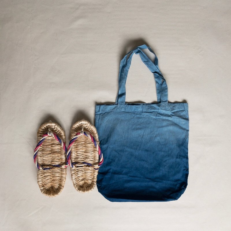 日本製 Hemp 草履 Zouri & Cotton Tote bag Indigo dyed 藍染 - グラデーション染めバッグ made in Japan - スリッポン メンズ - コットン・麻 ブルー