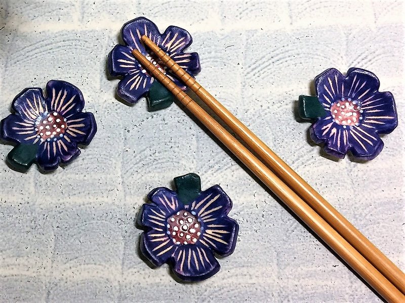 ネイビーブルーの花の箸ホルダーCeramic Chopsticks Rack - 箸・箸置き - 陶器 ブルー