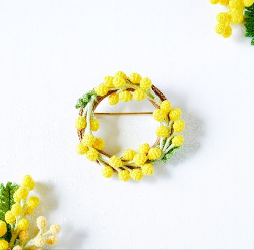 ミモザのリースブローチ 受注制作/レース編み/かぎ針編み/手編み/お花
