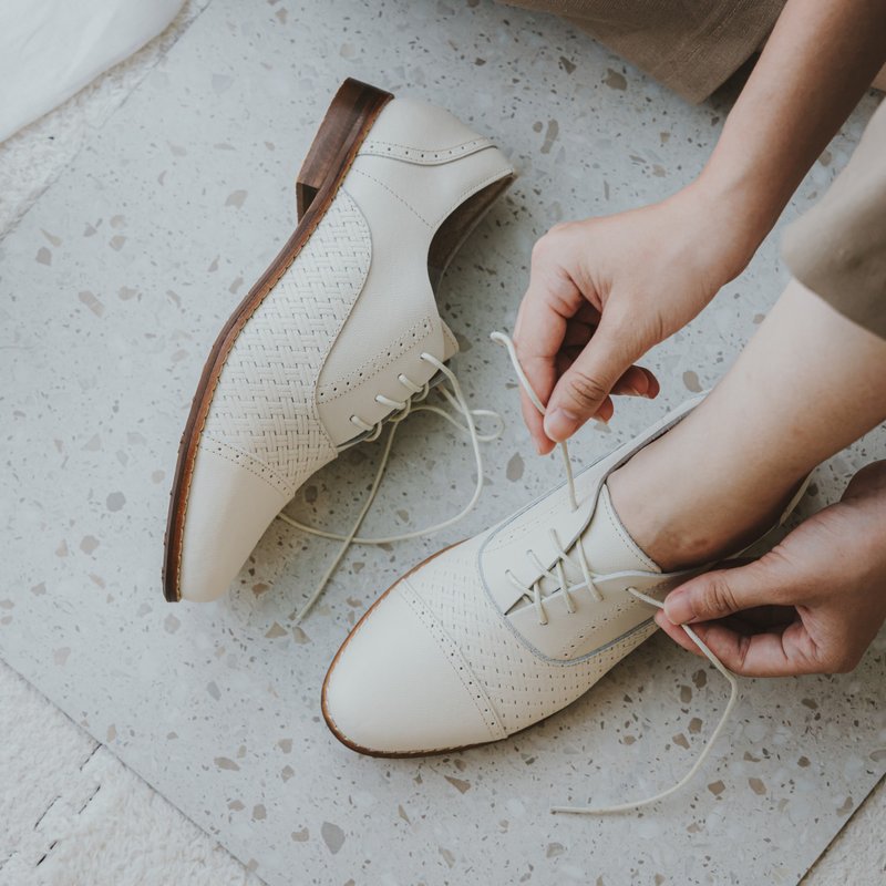 Classic Embossed Oxford Shoes | Off-White | Handmade in Taiwan MIT - Women's Oxford Shoes - Genuine Leather White