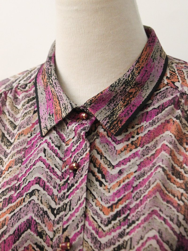 Vintage European Pop Art Geometric Print Purple Long Sleeve Vintage Shirt - เสื้อเชิ้ตผู้หญิง - เส้นใยสังเคราะห์ สีม่วง