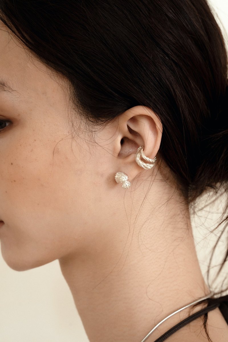 TEC02-Double Carving Ear cuff - 耳環/耳夾/耳骨夾 - 純銀 