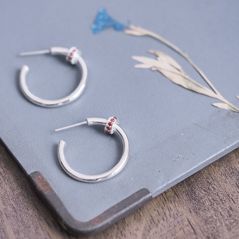 Garnet Hoop Earrings Silver 925 - ต่างหู - โลหะ สีแดง