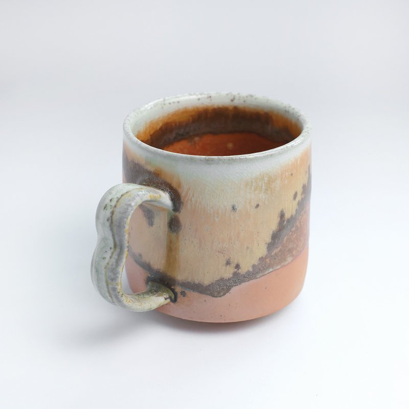 明芽窯 | 柴燒金彩雙色咖啡杯 橘紅 黑 特殊把手 杯子 陶杯 H10 - 咖啡杯/馬克杯 - 陶 橘色