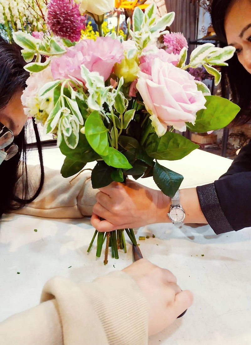 Hand tied flower bouquet experience course DIY flower ceremony - จัดดอกไม้/ต้นไม้ - พืช/ดอกไม้ 
